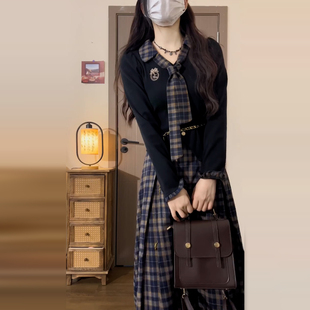 韩系学院风黑色长袖格纹连衣裙子女2025新款早秋穿搭一整套装长裙
