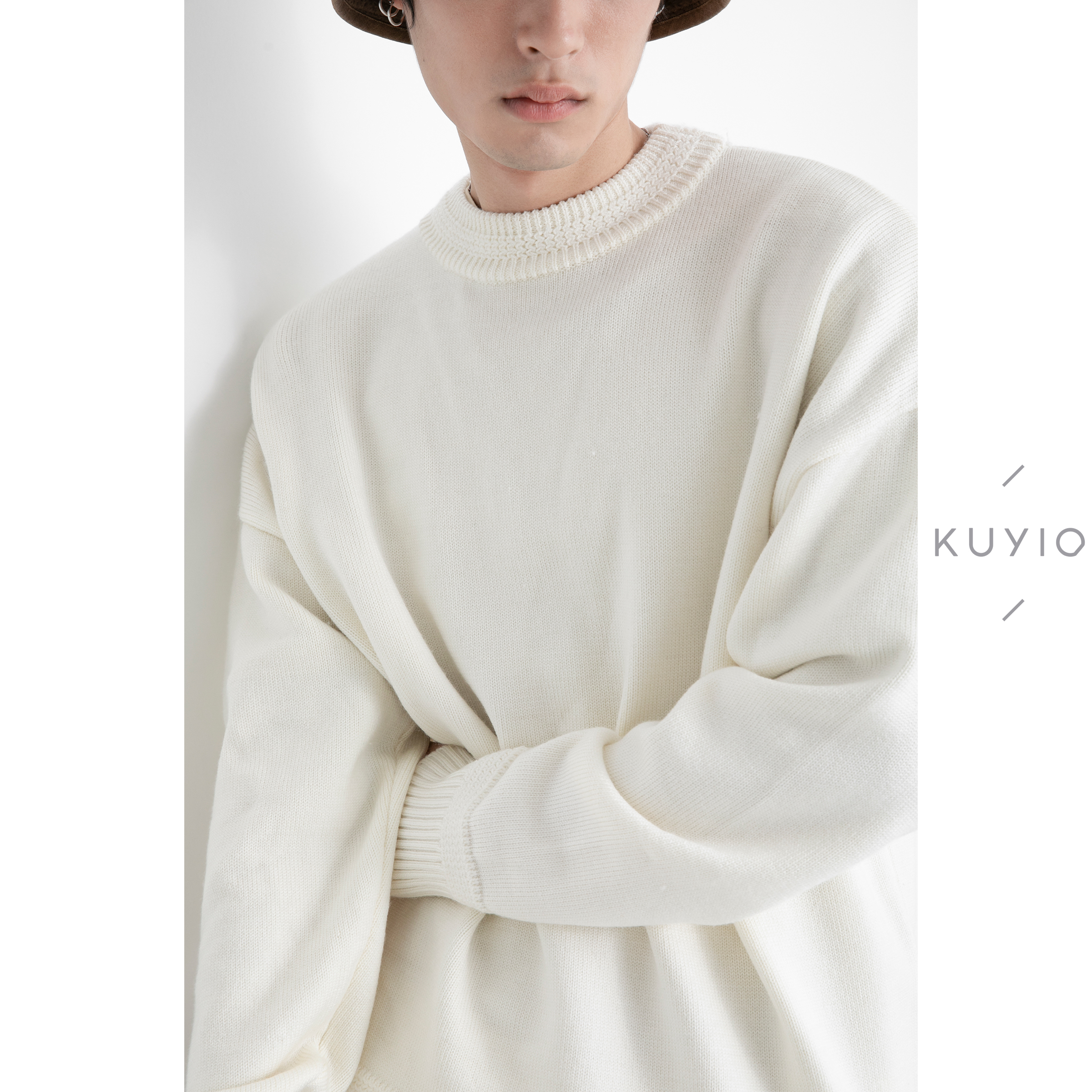 肌理软糯慵懒落肩圆领针织毛衣