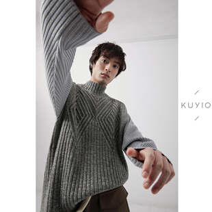 B04 羊毛混纺下摆开叉半高领针织马甲男 KUYIOU 立体几何提花肌理