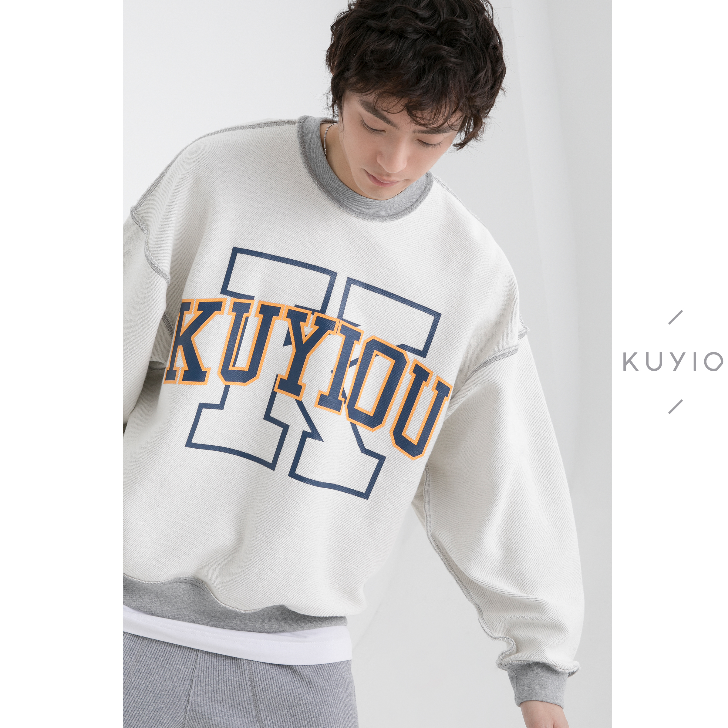 kuyiou/正反两穿logo男圆领卫衣