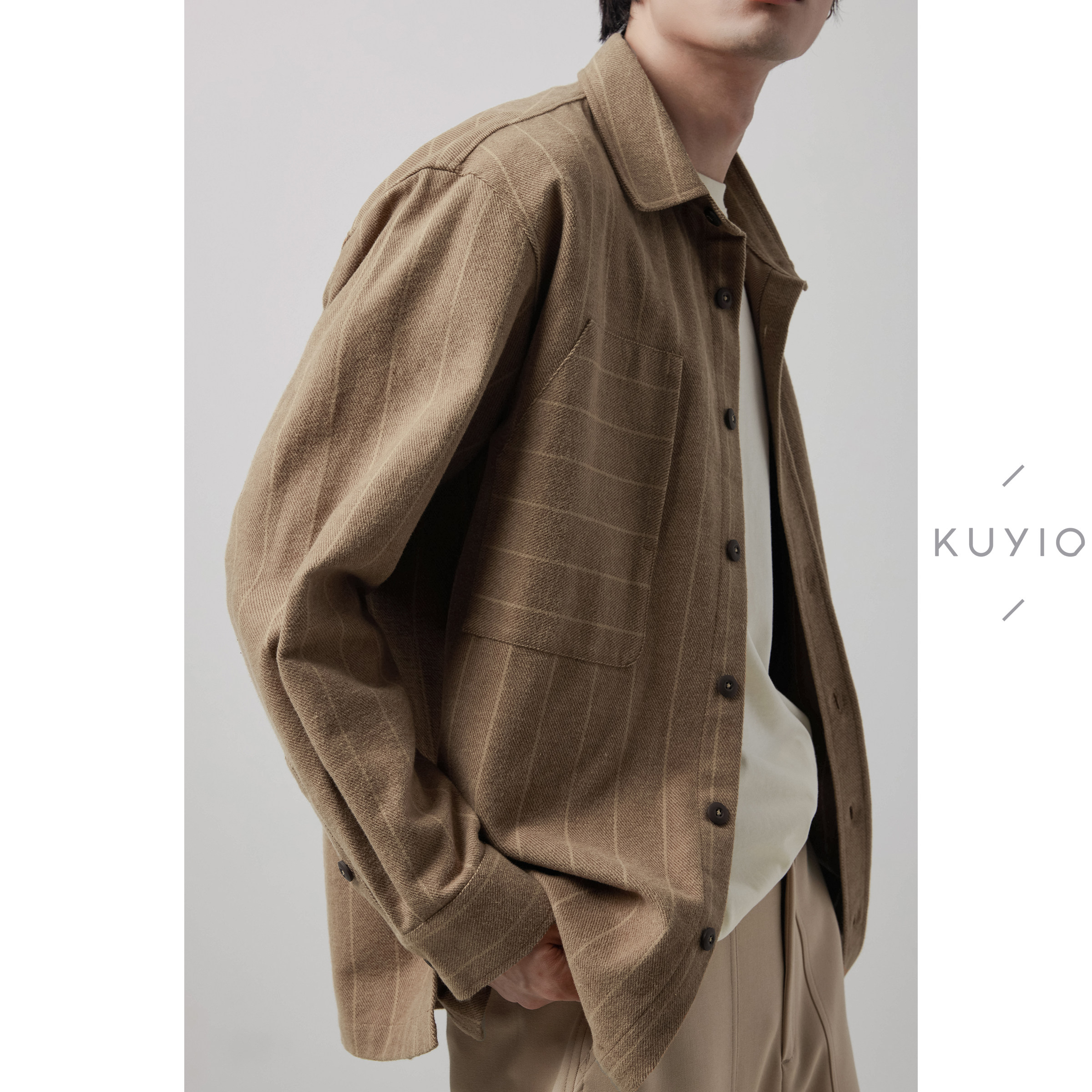 kuyiou/儒雅弱对比色条纹纯棉拉绒雾感宽松落肩长袖衬衫外套男c05