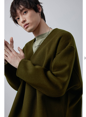 KUYIOU/美利奴纯羊毛双面呢 下摆高低开叉V领挺廓宽松卫衣男 W13