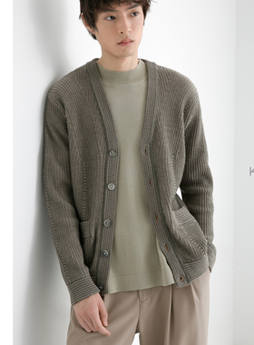 KUYIOU/设计师款 羊毛混纺异色坑条纹V领单排扣粗针针织开衫男