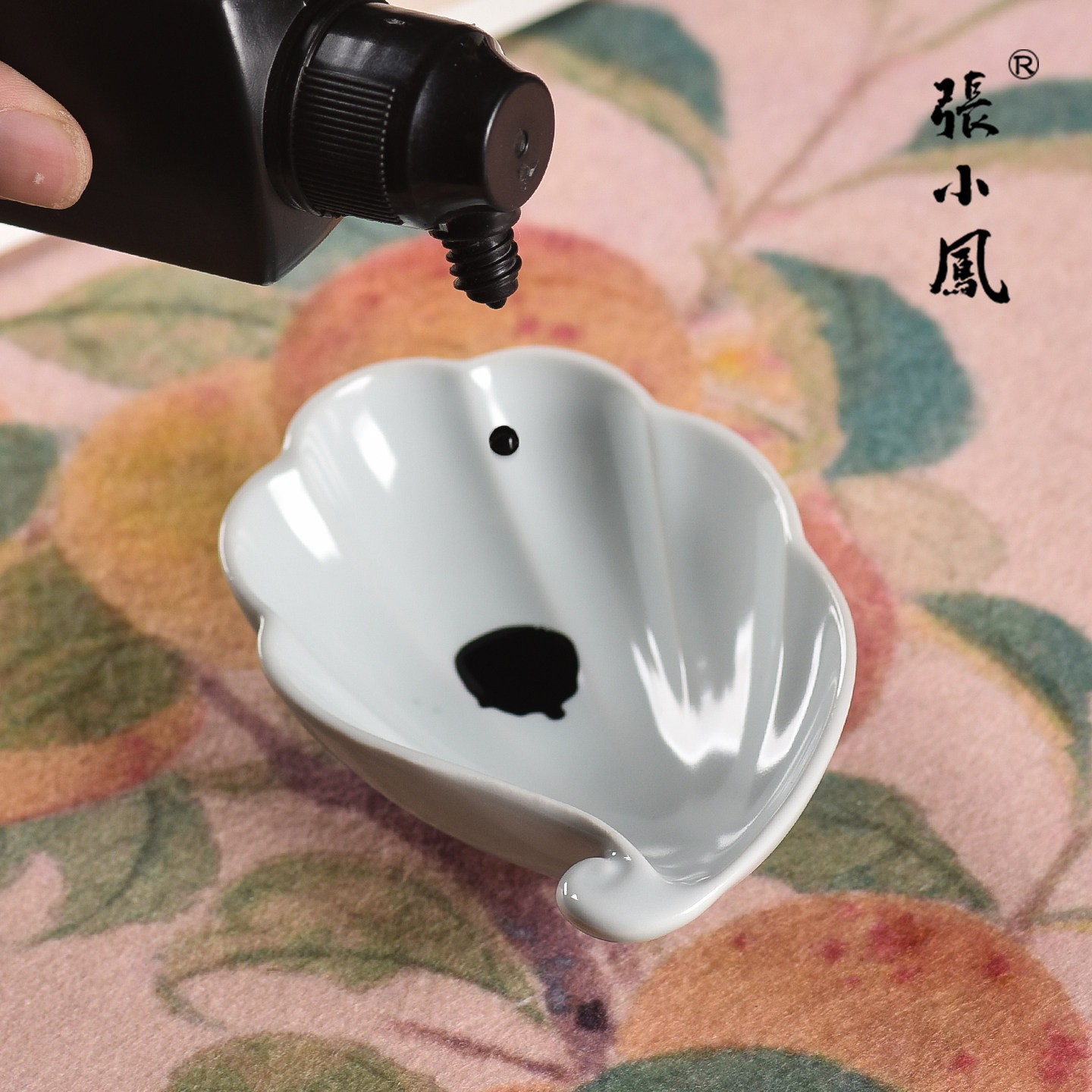 张小凤贝壳墨碟陶瓷文房四宝摆件礼物小楷毛笔蘸水笔舔墨蝶砚台书法专用墨汁墨盘调色盘墨池墨水碟笔搁