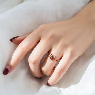 Medal 牛指环网红钛钢 Queen生肖牛食指戒指镶玛瑙女属牛女ins潮