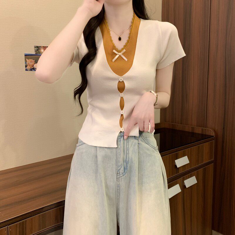 蓝色V领假两件短袖小上衣女夏季多巴胺穿搭独特五一出游出片小资
