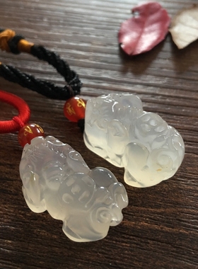 天然玛瑙招财貔貅吊坠 玉髓男女情侣款貔貅玉佩项链 宝宝貔貅红绳