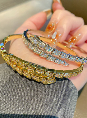 精品半蛇货源2024跨境新款 欧美热卖铜镀真金t方锆石女士手镯