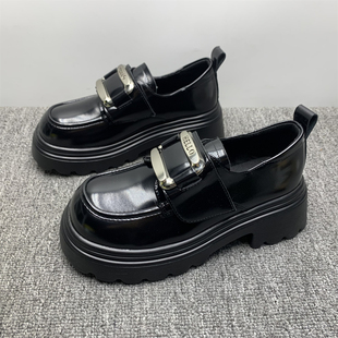 断码处理加绒厚底魔术贴小皮鞋女2025冬季新款小个子英伦风乐福鞋