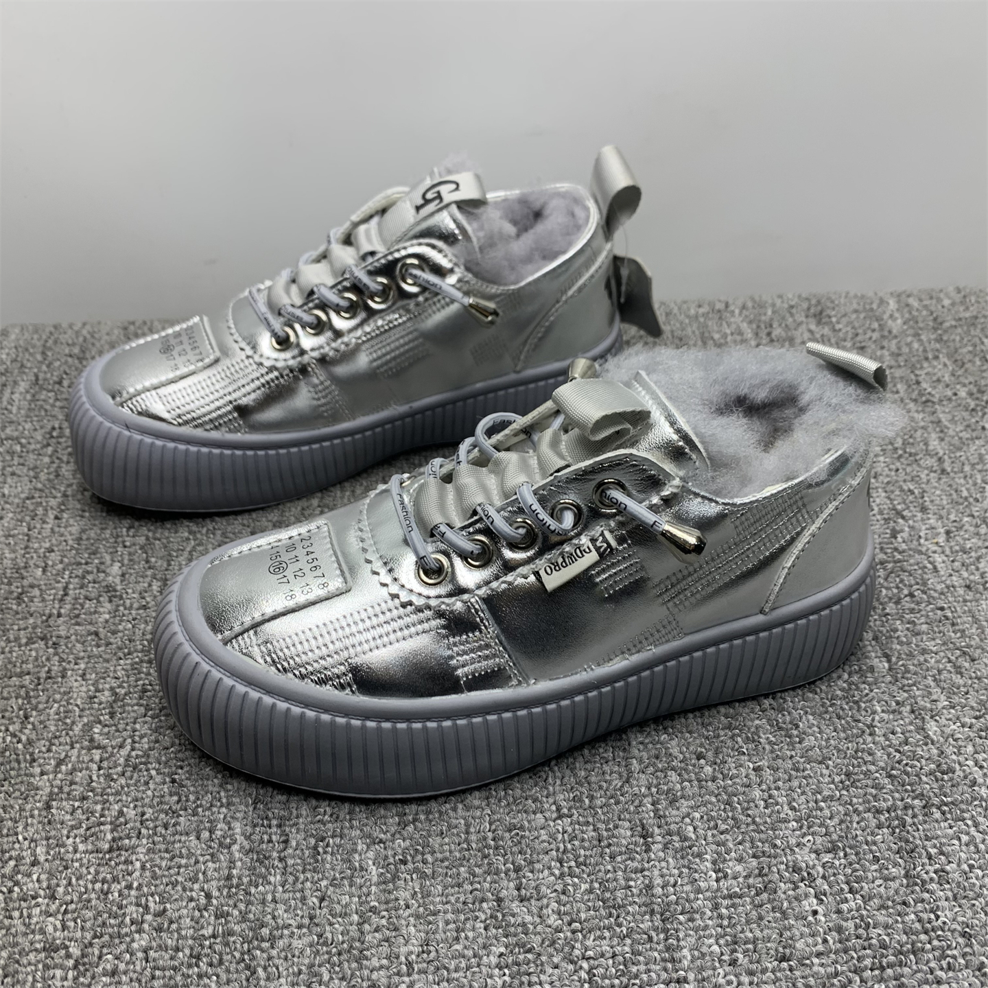 断码清仓处理35码银色雪地靴女2025冬季加绒保暖厚底韩版真皮棉鞋