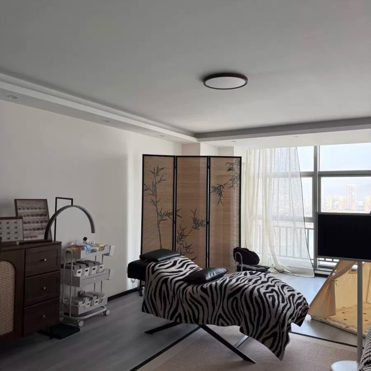 新款S型美睫床美容床人体工学休闲躺椅美睫纹绣美容床头部可调节