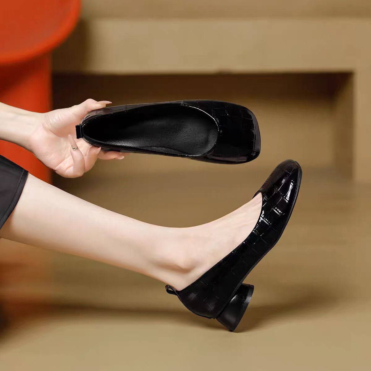 漆皮单鞋女低跟2025春季粗跟软底软皮圆头一脚蹬小皮鞋妈妈款复古,女鞋,老爹鞋,淘宝优惠券,粉丝福利购,淘宝优惠卷
