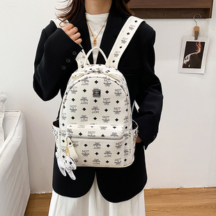 铆钉双肩包女2026新款 通勤背包大容量学院风书包女休闲旅行包 时尚