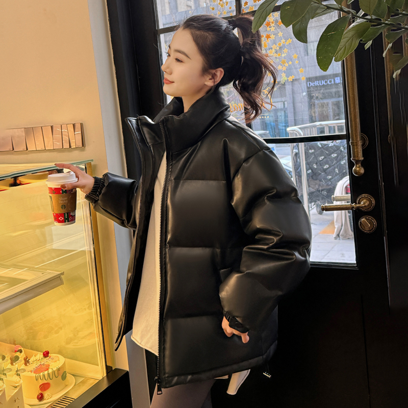 PU皮羽绒服女短款免洗高端2023年新款韩版宽松加厚白鸭绒面包服