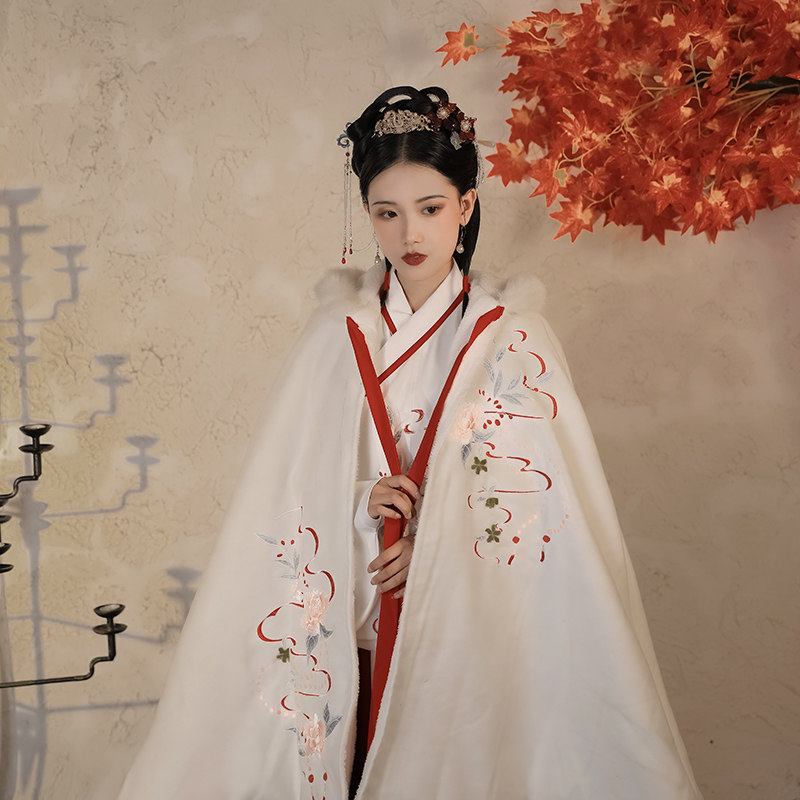 予今锦瑟交领汉服女刺绣披风褶裙明制中国风正品袄裙原创春秋斗篷