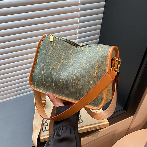 lv5&vv20高级感包包女欧美时尚牛仔布大容量腋下包宽带单肩斜挎包