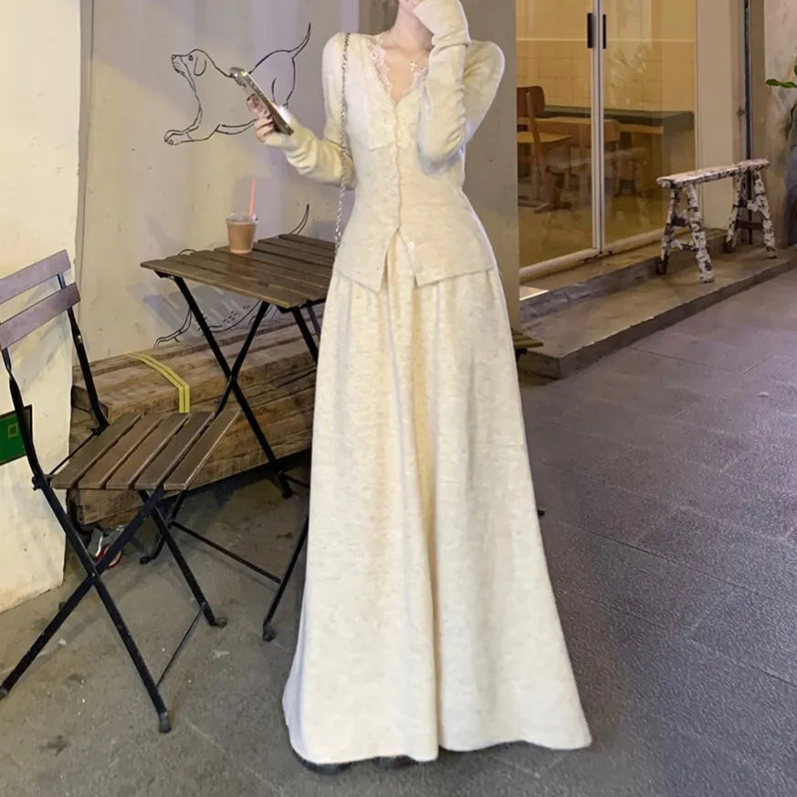 小香风蕾丝V领羊毛针织上衣女秋冬新款设计感韩系半身裙两件套装