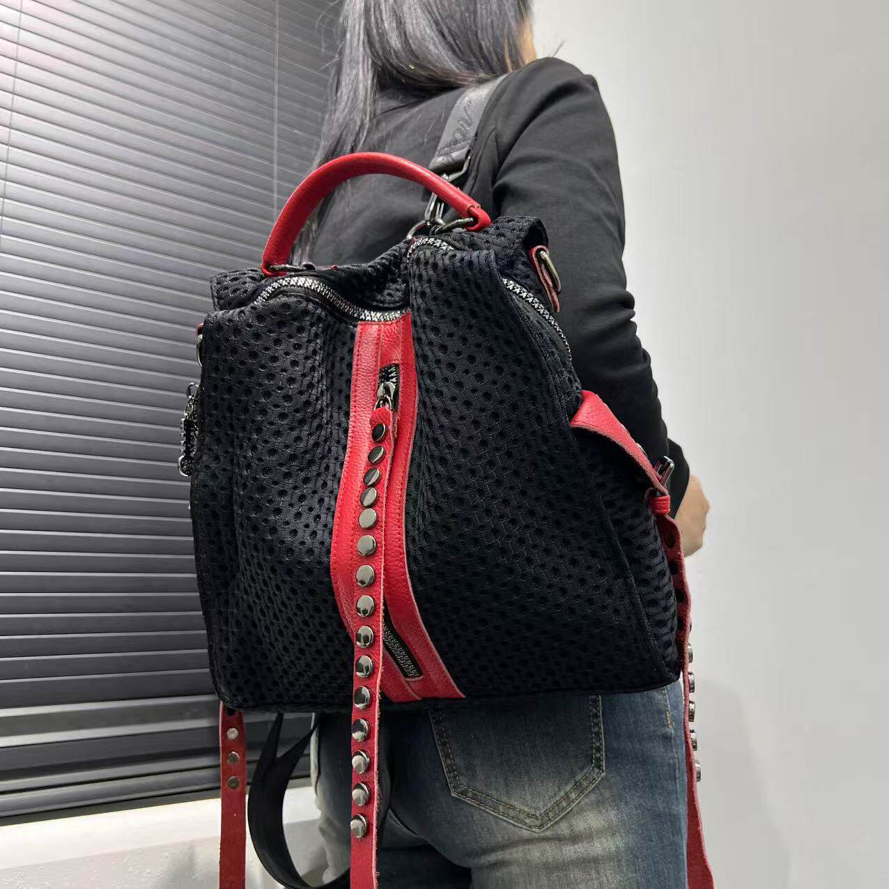 欧洲站新款女士包袋双肩背包Y2K辣妹百搭金属铆钉可手提包大容量