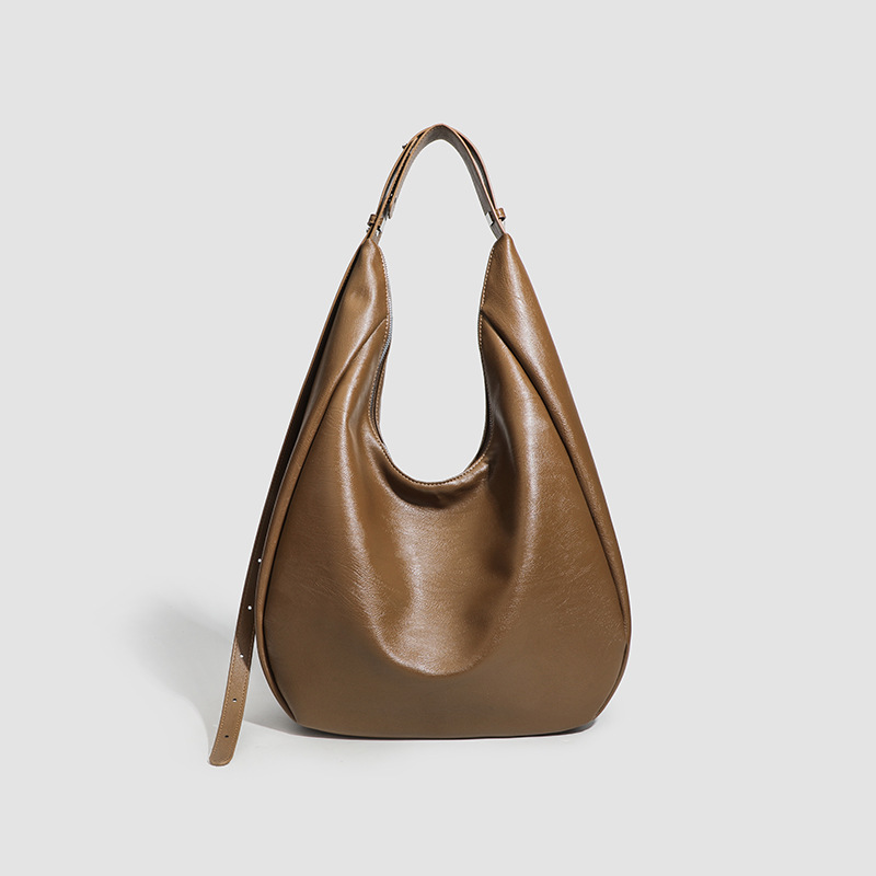 欧洲站新款女士包袋单肩腋下包外出逛街便携放手机托特包时尚百搭