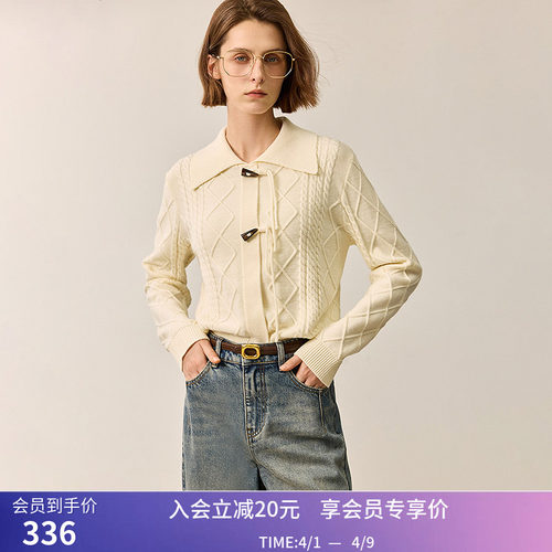 LILY冬新款女装都市学院风复古牛角扣POLO领绞花针织衫女短款