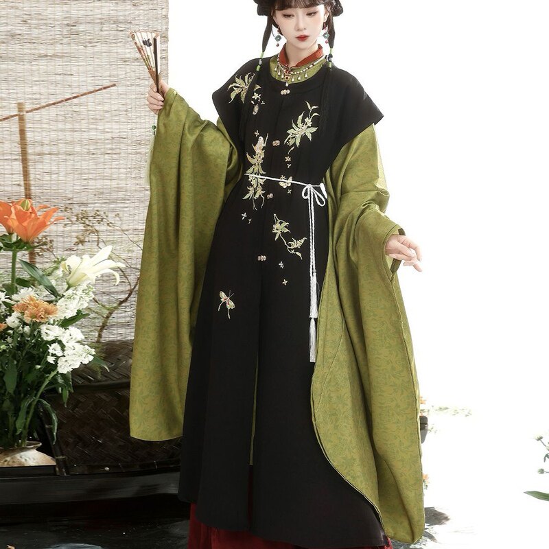 刺绣比甲明制汉服女马面裙秋冬款