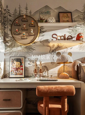 现代简约样板间女孩房书桌组合摆件粉色儿童房颜料搭配台灯装饰品