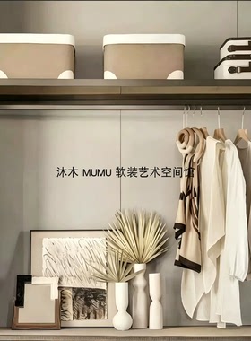 现代简约样板间奶油风女士衣帽间卧室衣柜饰品摆件售楼处装饰组合