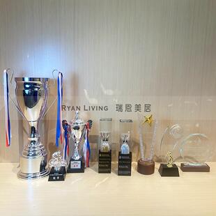 瑞恩美居样板房售楼处书房书桌奖杯奖状合集装饰品摆件