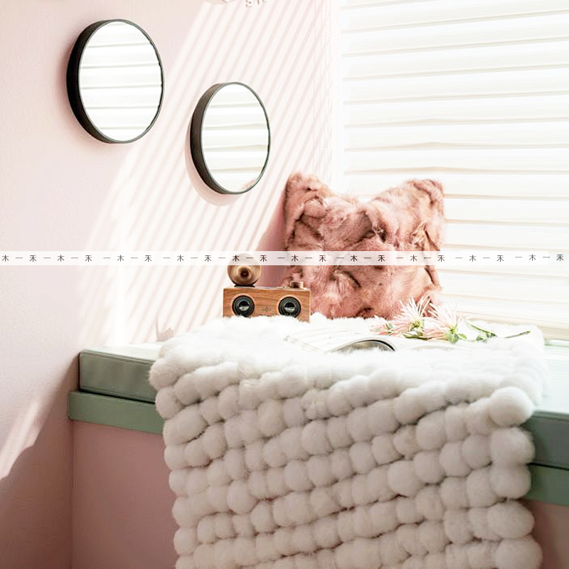 粉色系样板间女孩房飘窗饰品摆件高端毛毯抱枕花艺创意组合装饰品