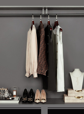 轻奢样板房衣帽间软装咖色系女装样板间衣柜摆件饰品鞋子衣服包包