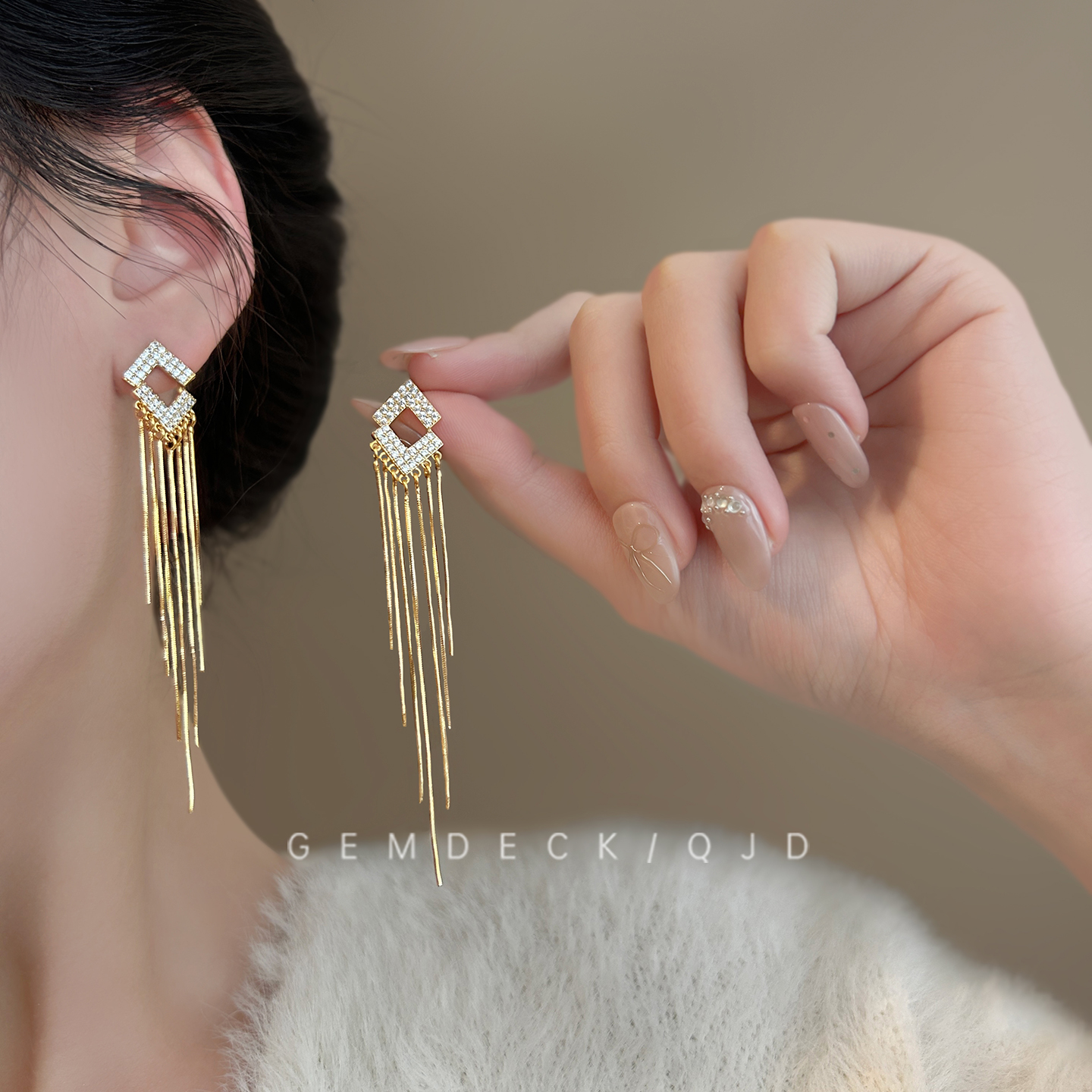 轻奢贵气感金色菱形线条流苏耳环