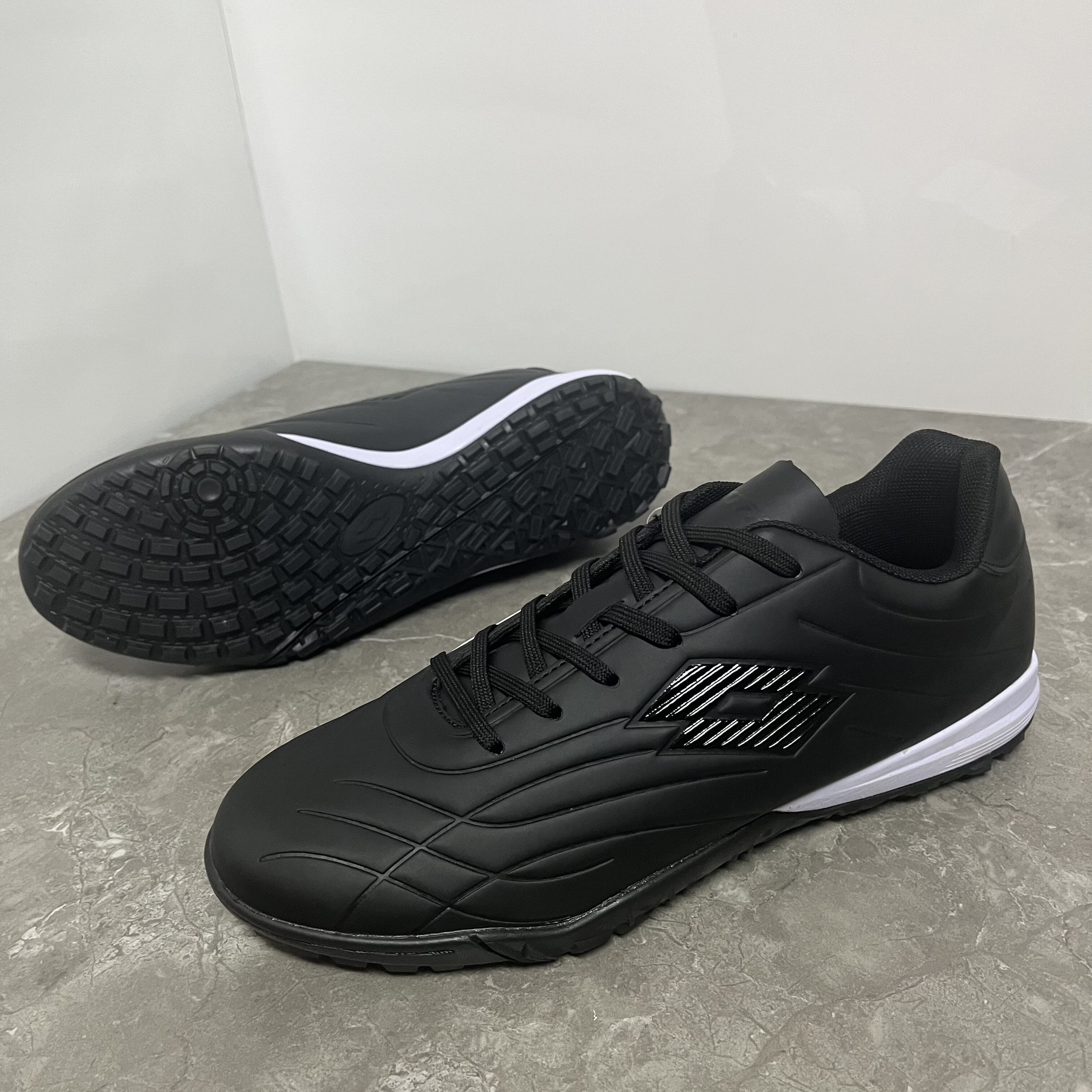 稀缺外贸碎钉男子足球鞋TF轻便缓震防滑包裹性好人造草地训练比赛