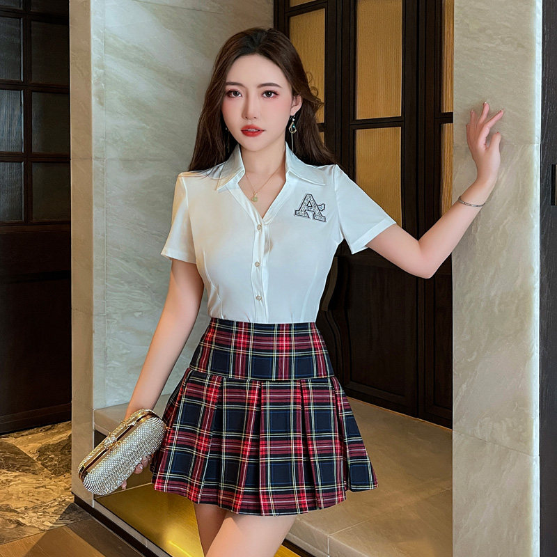 气质白衬衫减龄百褶裙技师工作服