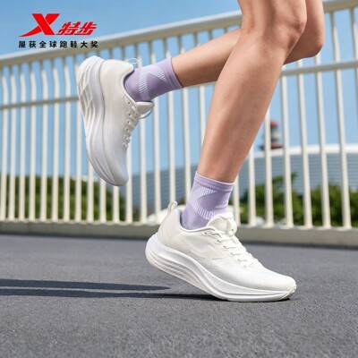 特步青云GO跑鞋女2026夏季新款轻便回弹减震透气跑鞋974218110026