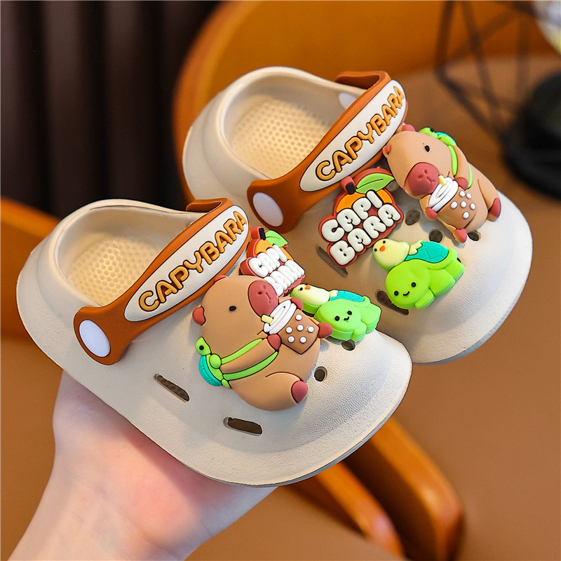 儿童凉拖鞋夏季女童软底防滑小女孩卡通包头居家草莓兔宝宝洞洞鞋