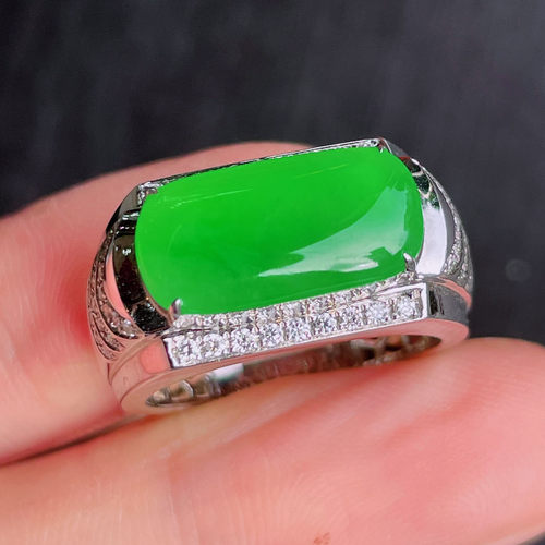 翠秦之皇高冰阳绿马鞍戒指 18k金镶嵌天然翡翠A货种色兼备气质