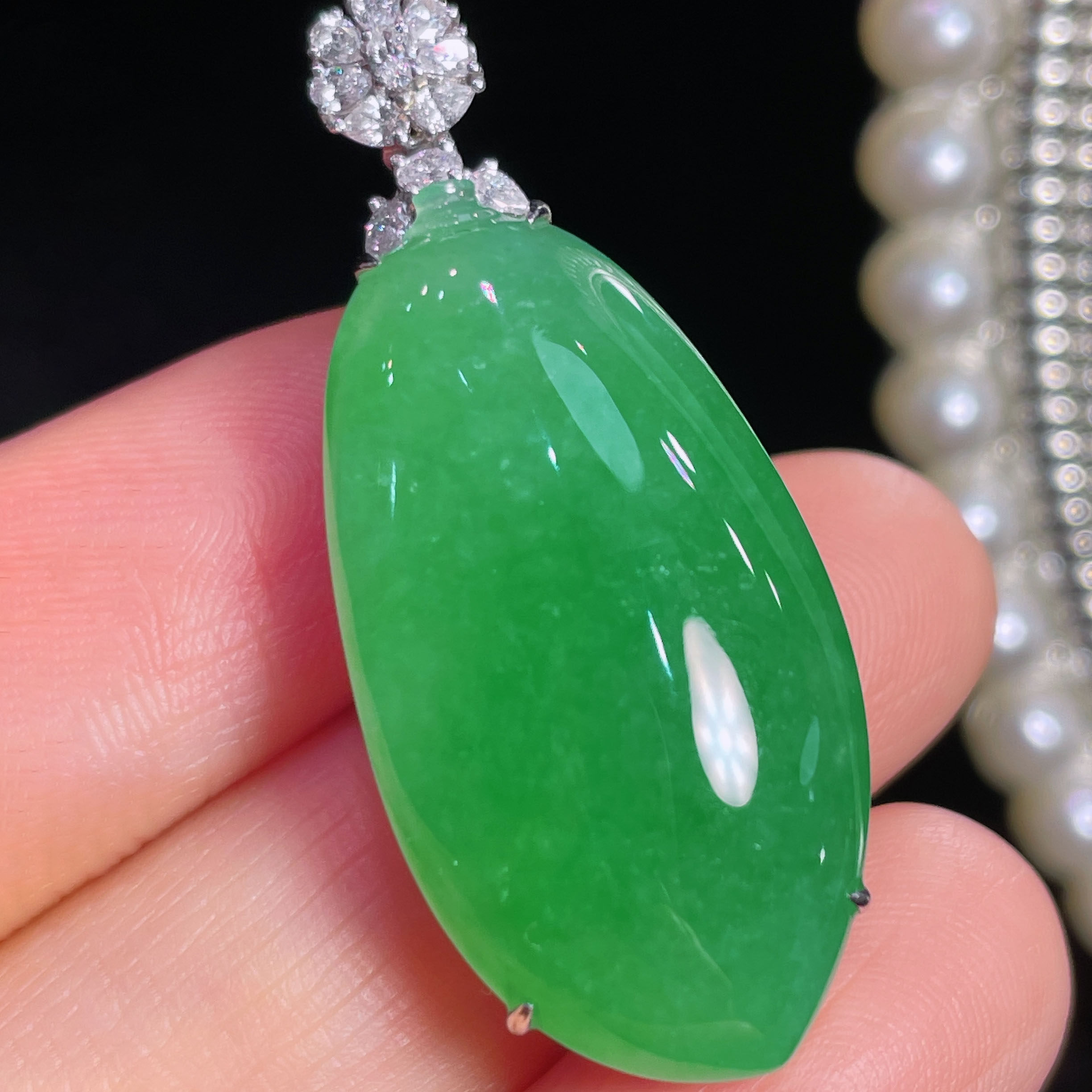 翠秦之皇冰阳绿福瓜吊坠 18k金镶嵌天然翡翠A货种色兼备气质优雅