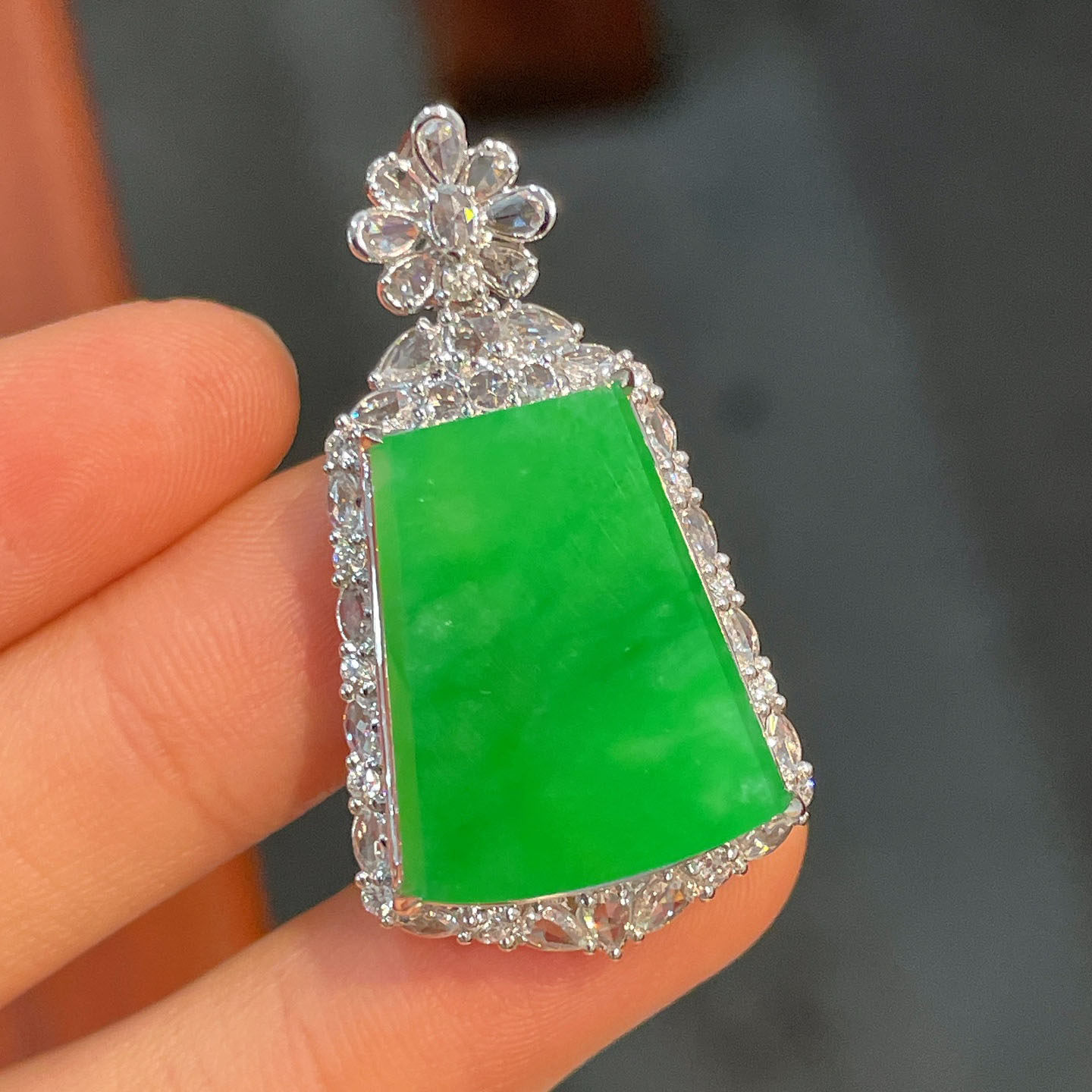 翠秦之皇冰阳绿无事牌吊坠 18k金镶嵌天然翡翠A货高档礼物收藏