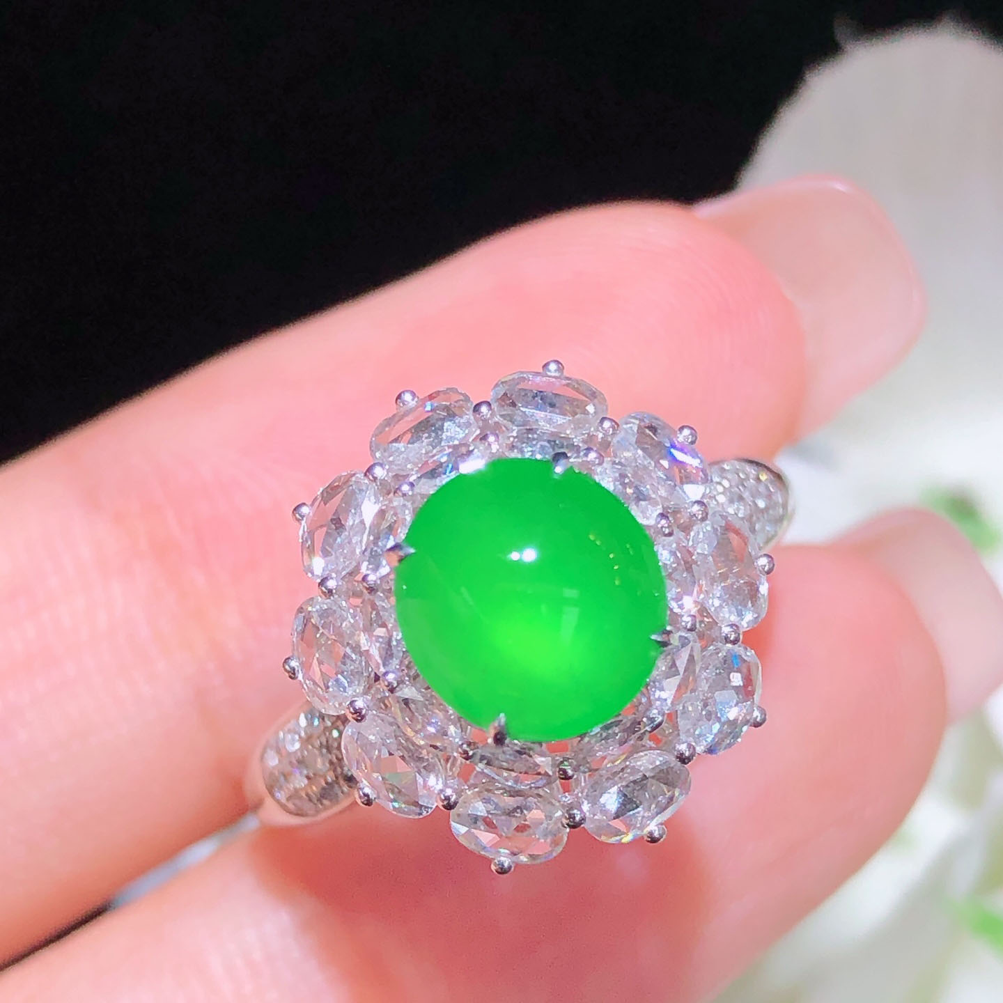 翠秦之皇冰阳绿蛋面戒指 18k金镶嵌天然缅甸翡翠A货水润细腻种老