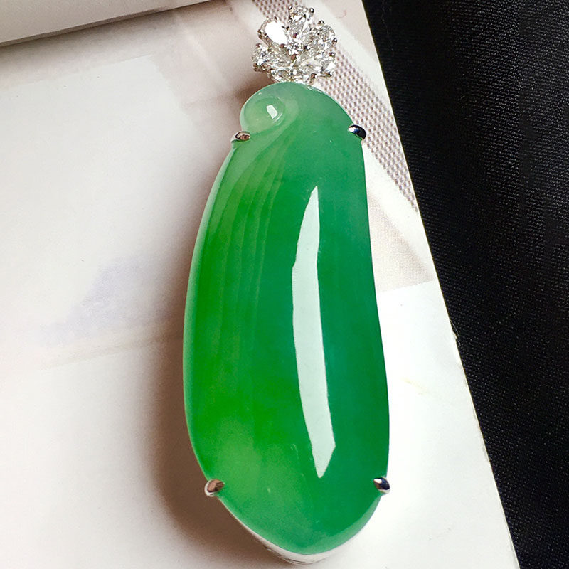 翠秦之皇高冰正阳绿大福瓜吊坠 18K金镶嵌翡翠种水细腻饱满圆润