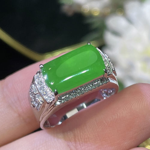 翠秦之皇冰阳绿马鞍戒指 18k金镶嵌天然翡翠A货种老色辣细腻起光