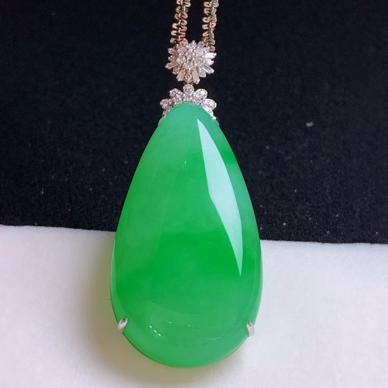 翠秦之皇冰飘绿水滴吊坠 18k金镶嵌天然缅甸翡翠A货水润细腻种老