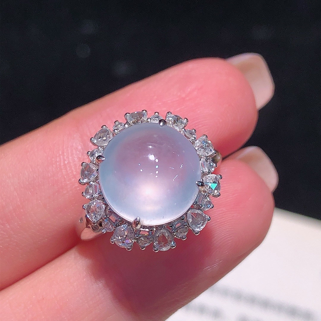 翠秦之皇冰白冰蛋面戒指 18k金镶嵌天然翡翠A货种色兼备气质优雅