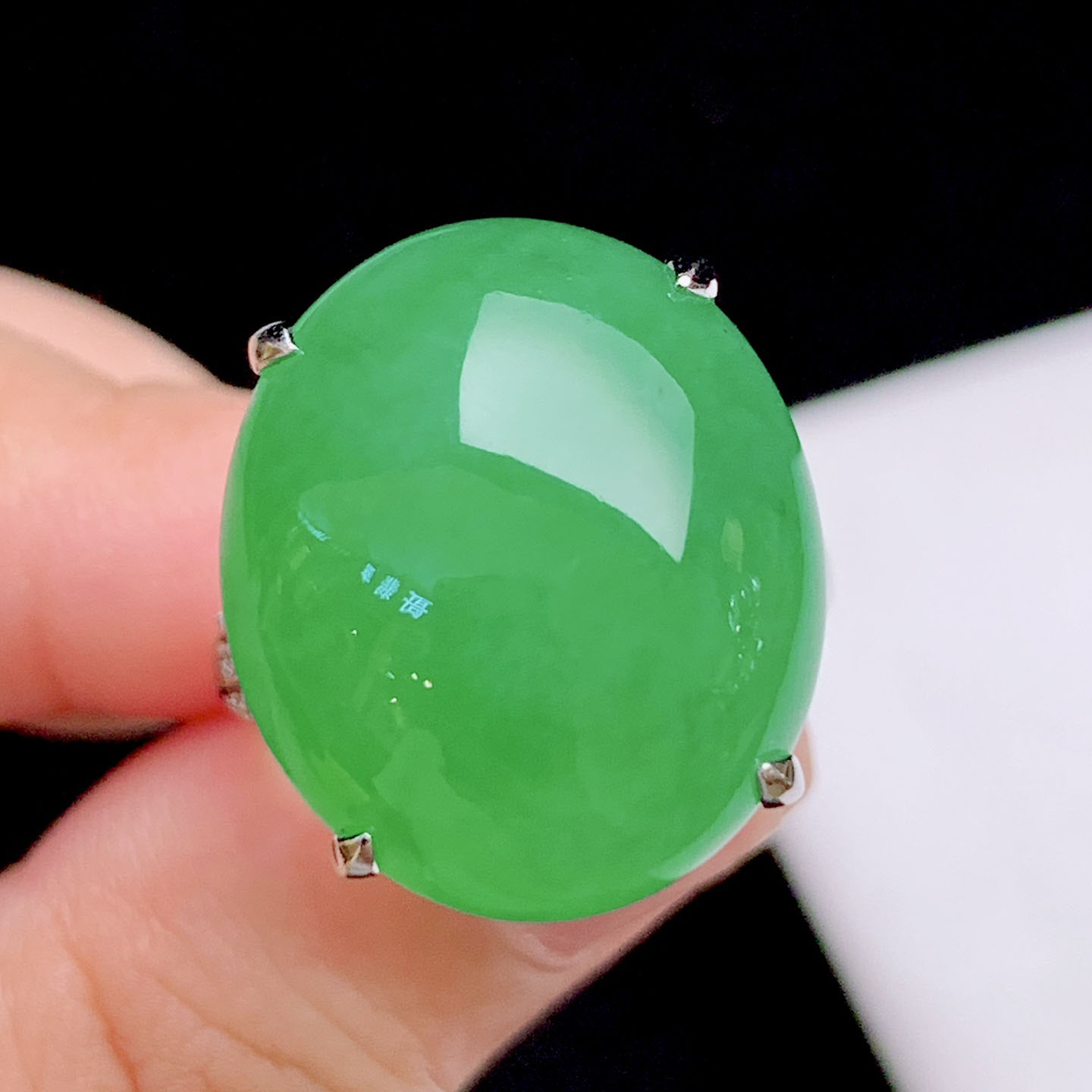 翠秦之皇冰阳绿蛋面戒指 18k金镶嵌天然缅甸翡翠A货水润细腻种老