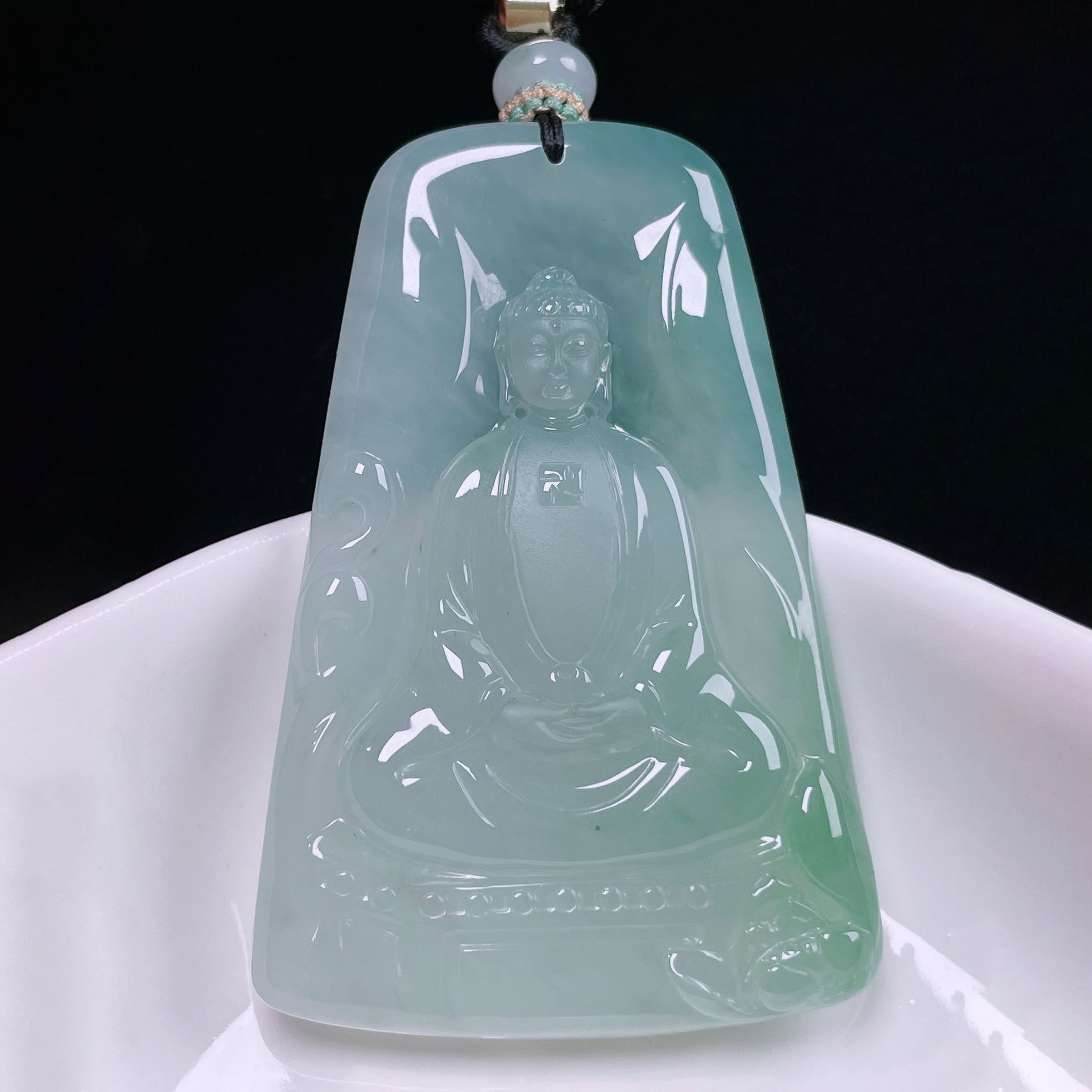 翠秦之皇飘绿大日如来吊坠 玉石老坑种天然翡翠a货
