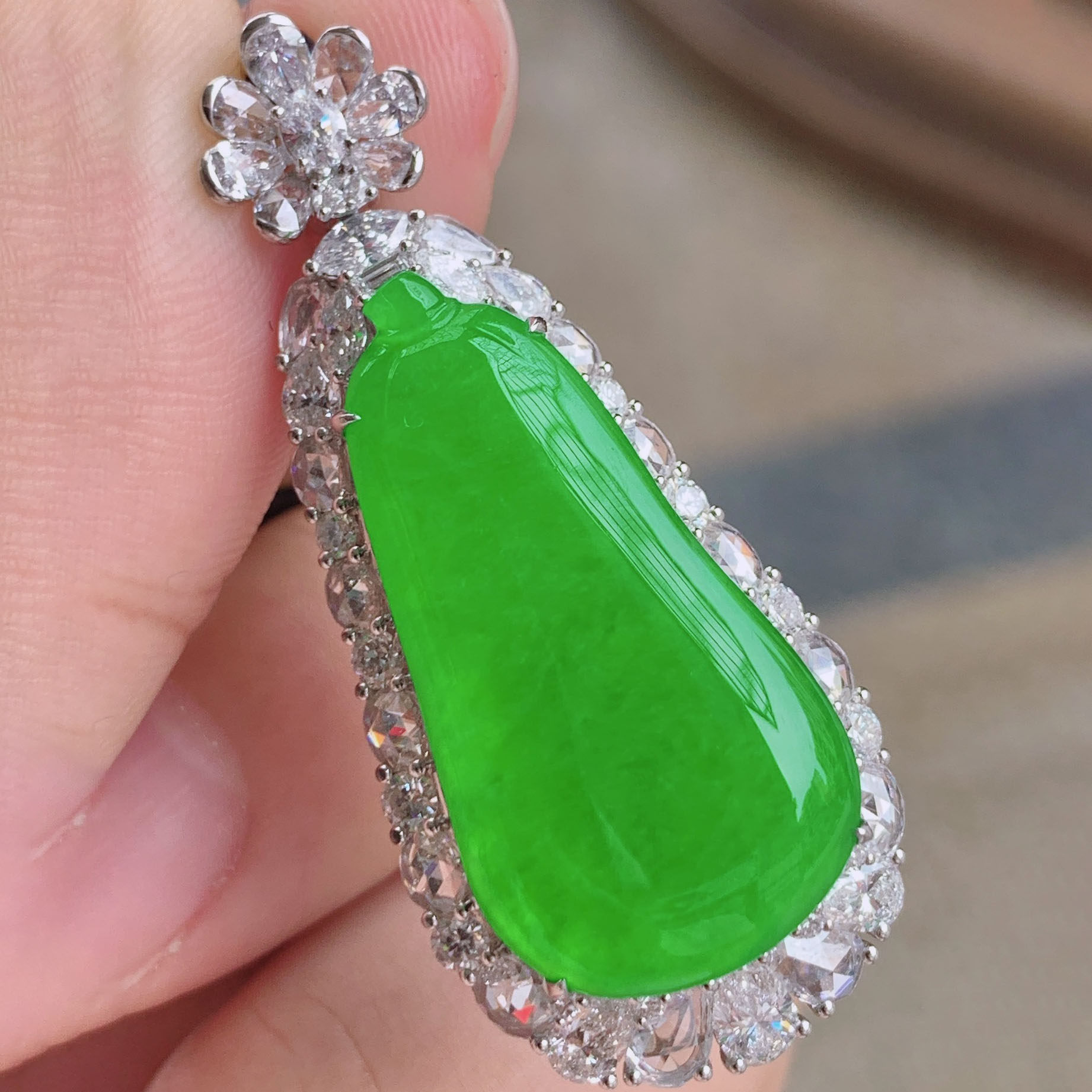 翠秦之皇高冰阳绿大福瓜吊坠 18k金镶嵌天然缅甸A货翡翠饱满大气