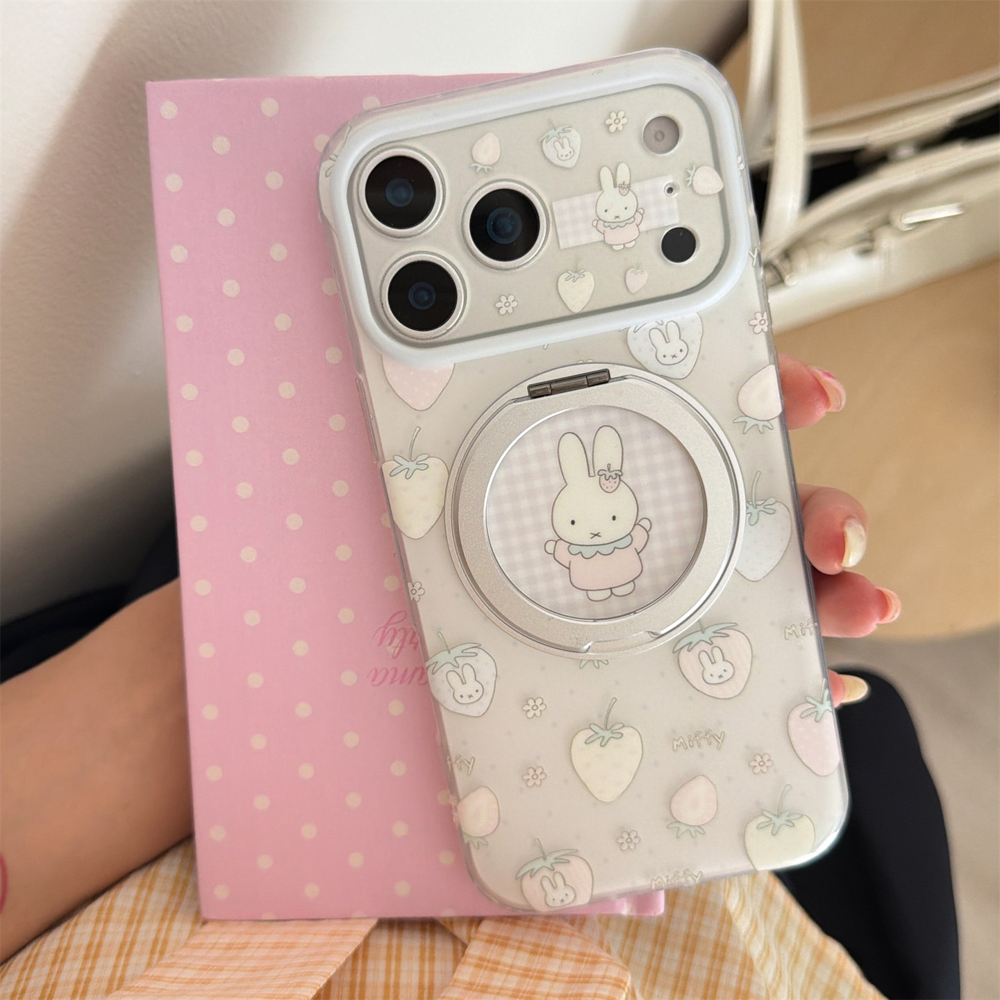 宏界 甜系ins草莓小兔子360支架适用苹果17ProMax手机壳iphone15新款16pro硅胶17pro女款15promax防摔保护套