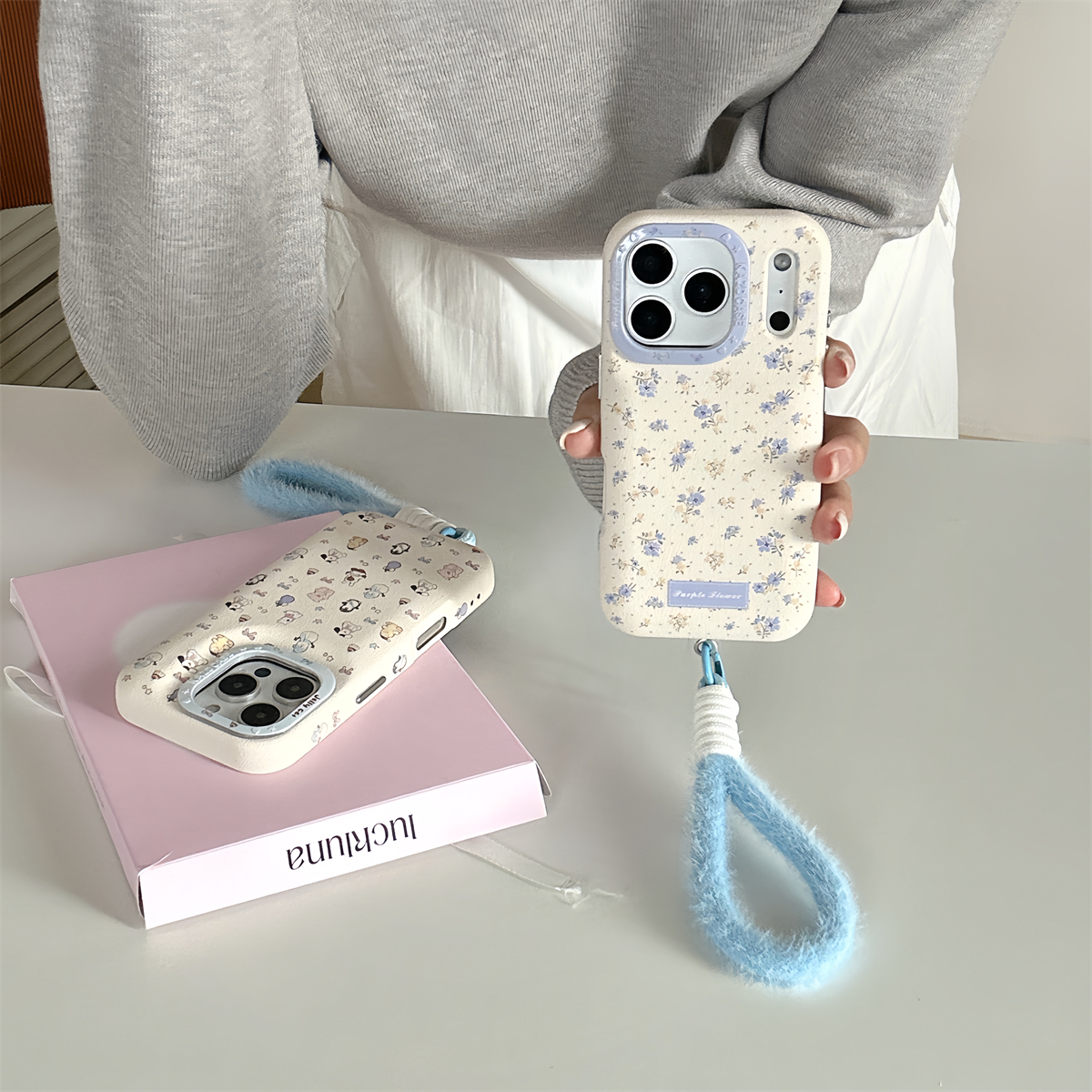 宏界 秋冬可爱紫色碎花茄子雪人小动物适用苹果17ProMax手机壳iphone15新款16pro皮纹13女款14pro防摔保护套