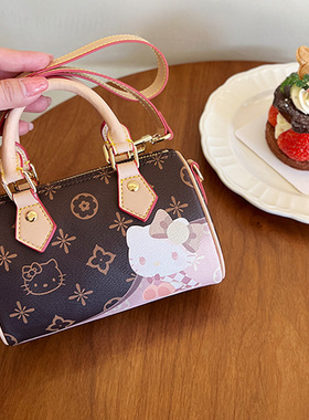 2024年新款玲娜贝儿hellokitty彩绘老花枕头包单肩斜挎手提小包