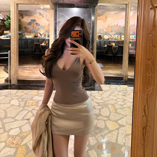 PickRui睿哥 松弛有度设计感肩带打结针织吊带背心女夏季无袖上衣